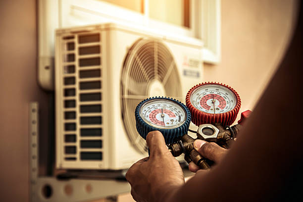 Professional Hvac technician working in Bells, TX
